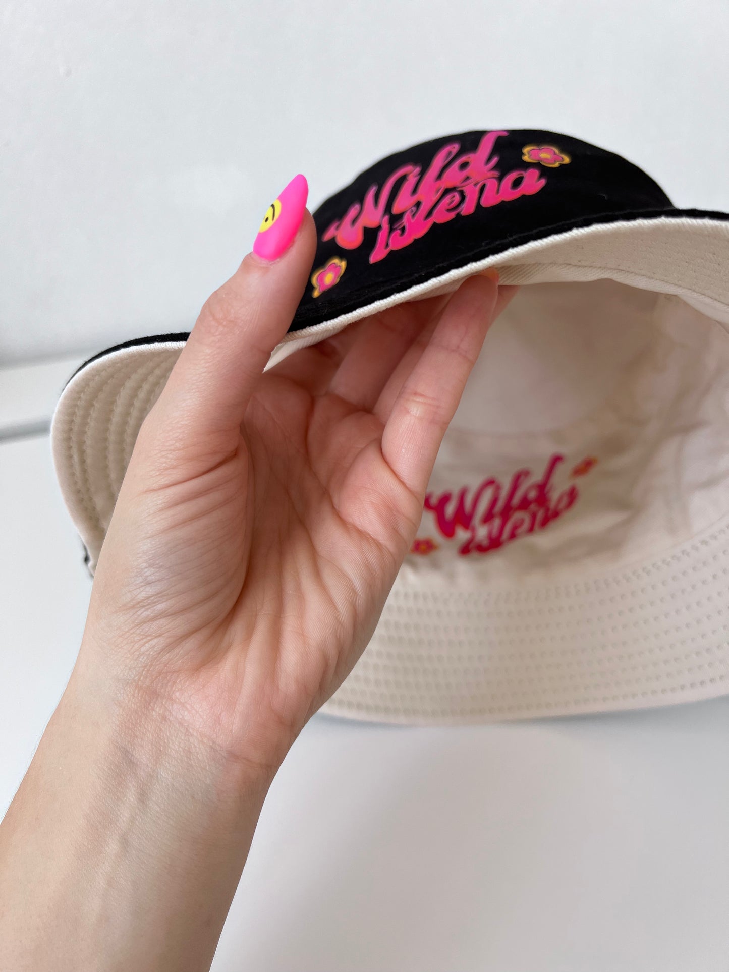 Wild isleña bucket hat reversible , nude & black