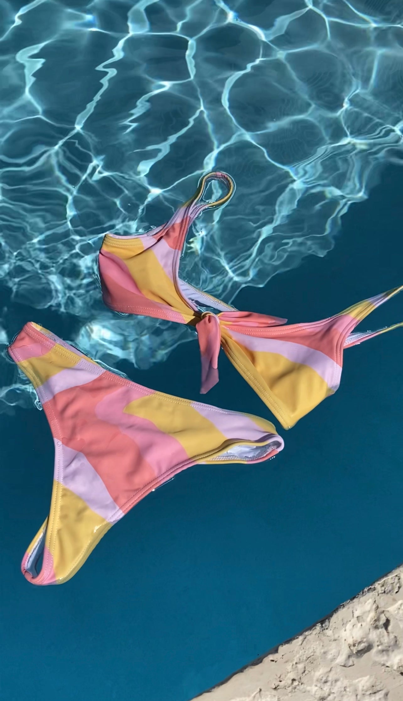 Groovy bikini Top
