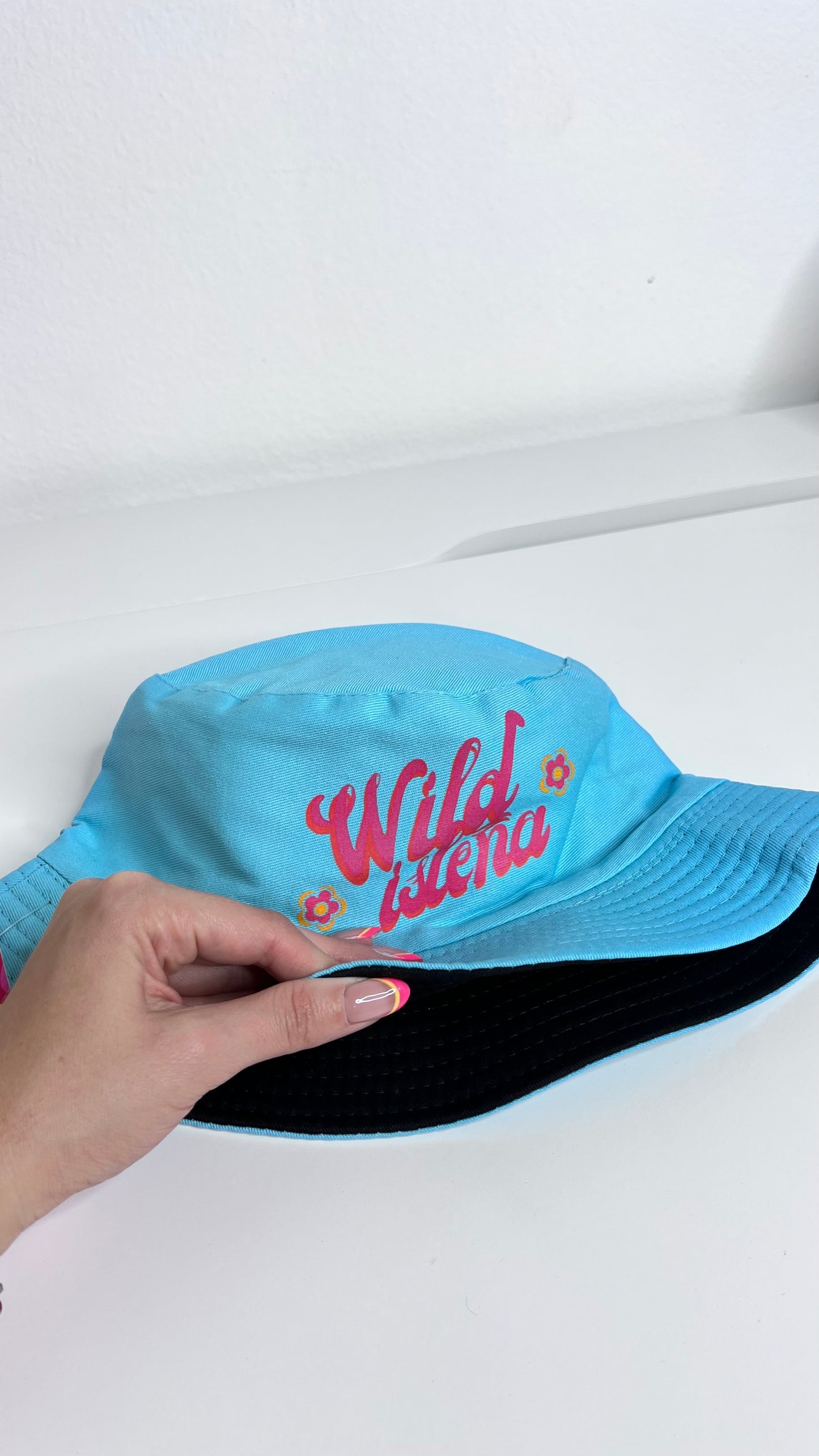 Wild isleña bucket hat one side logo, blue & black