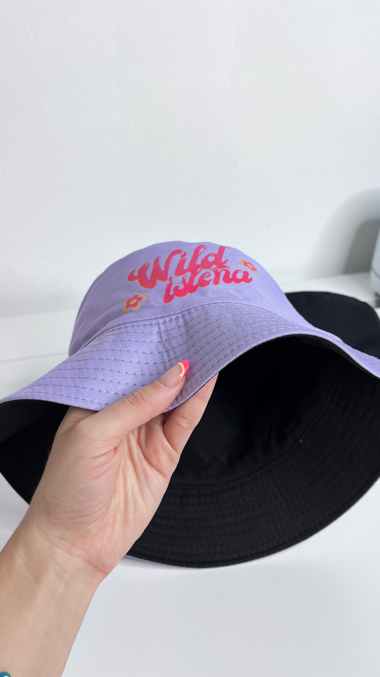 Wild isleña bucket hat one side logo, purple & black