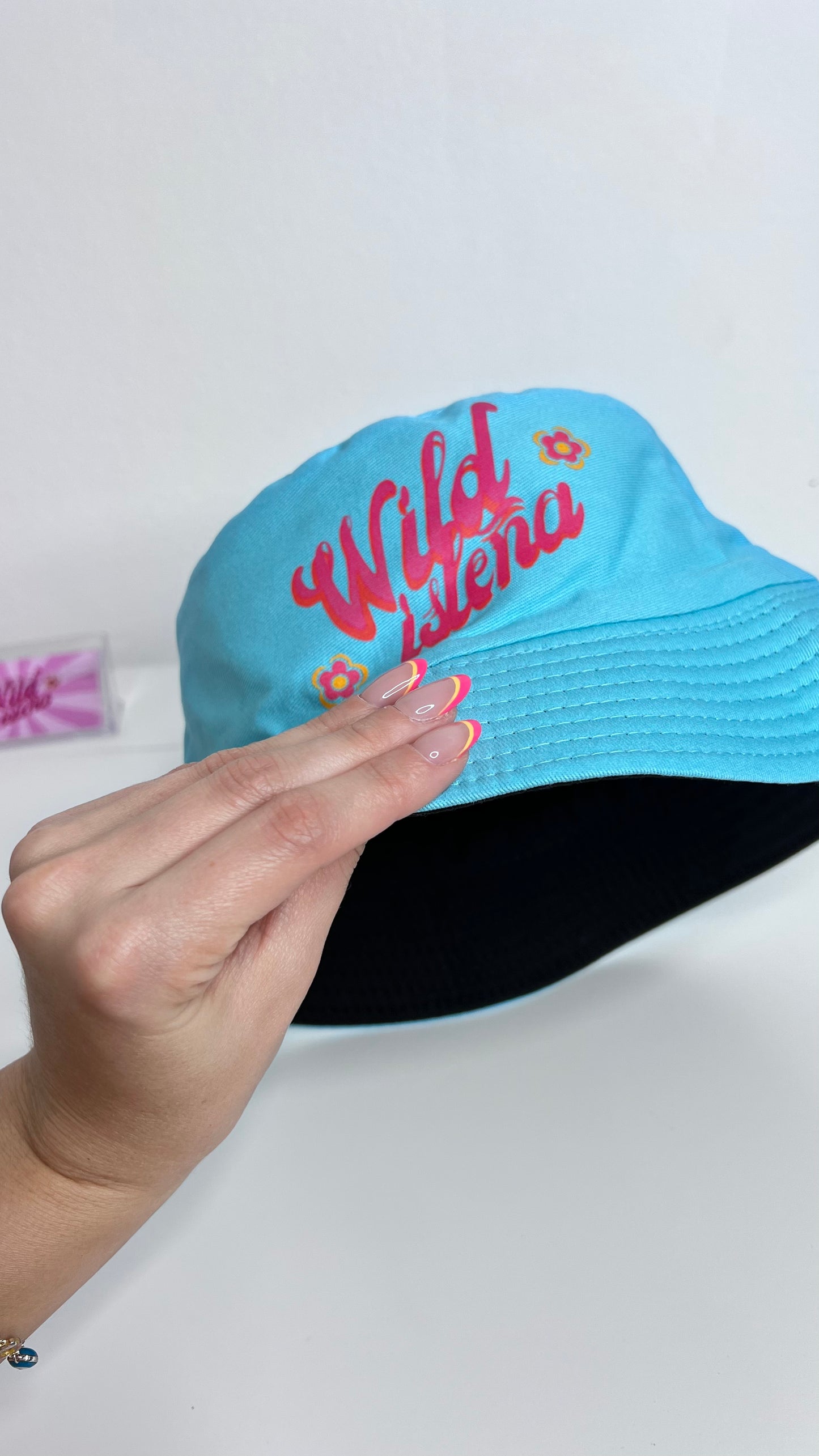 Wild isleña bucket hat one side logo, blue & black